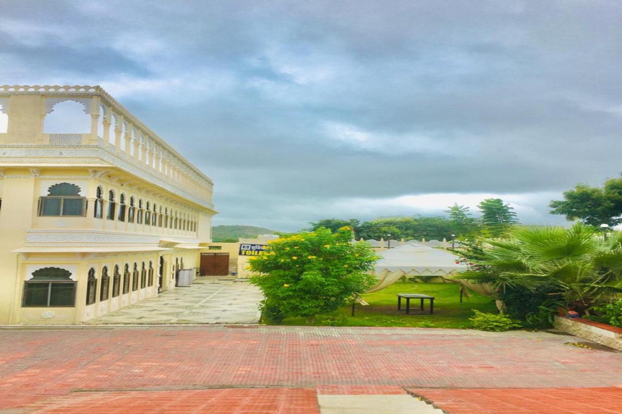 Hotel O The Takhatgarh Resort Nathdwara Bagian luar foto